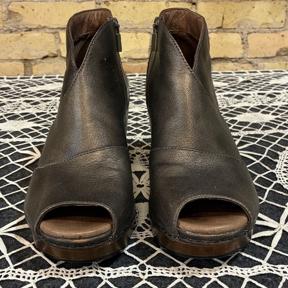 Dansko Delphina Bronze Metallic Peep Toe Heeled Clog, 39 - Picture 2 of 7